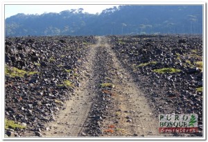 Atractivos Cercanos: Valle de Escorias, entre Volcan Lonquimay y Tolhuaca. Camino a Lolco. Laguna Blanca